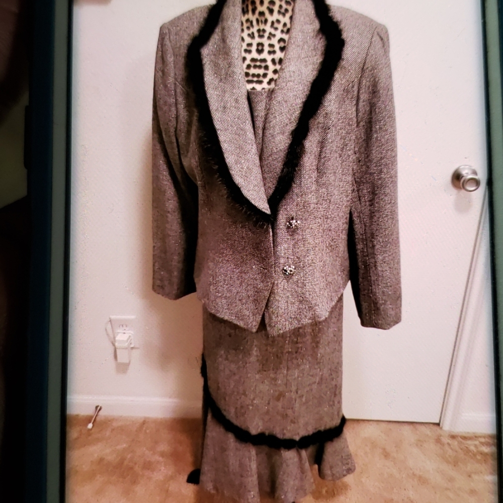 Dress suit